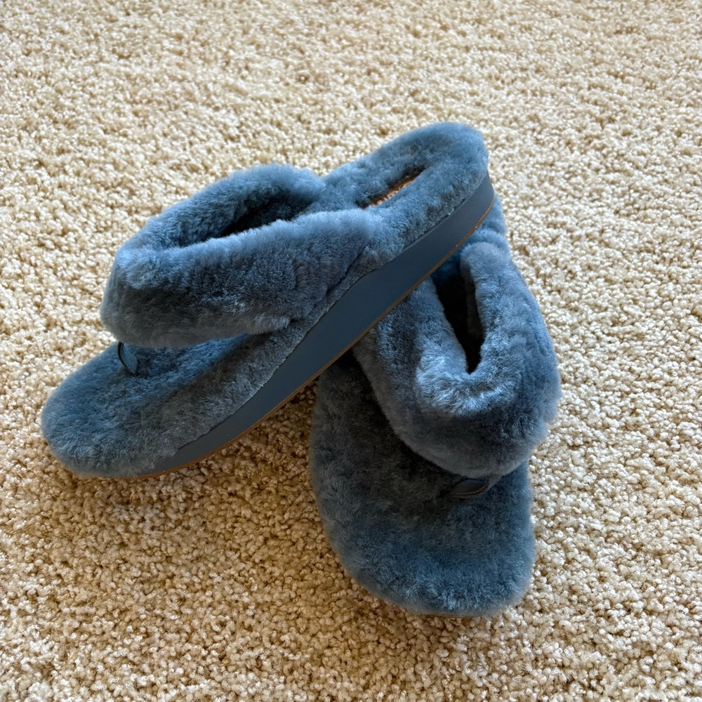 Olukai Kīpeʻa Heu Shearling Slippers Blue Women's 9 EU 39 Wool Flip Flop Sandals